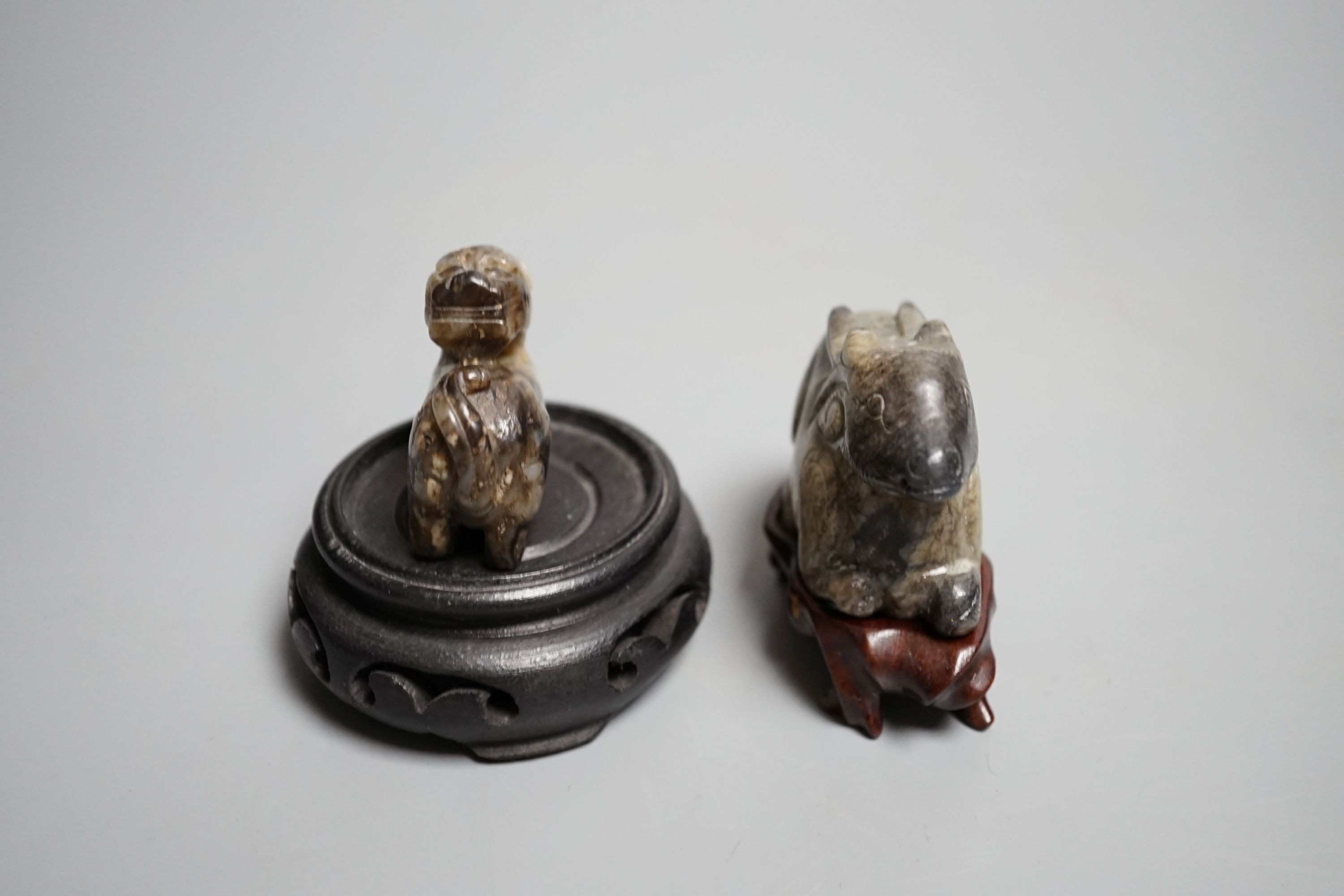 A Chinese chicken bone jade deer and a grey and black jade beast, tallest 5cm